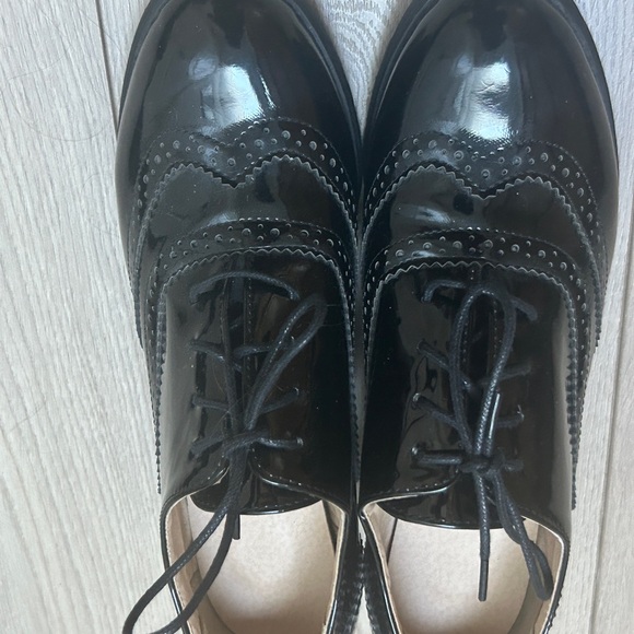 Lace Up Mid Heels
Patent Leather Oxfords for women size euro 41/11? US see under - Picture 2 of 6